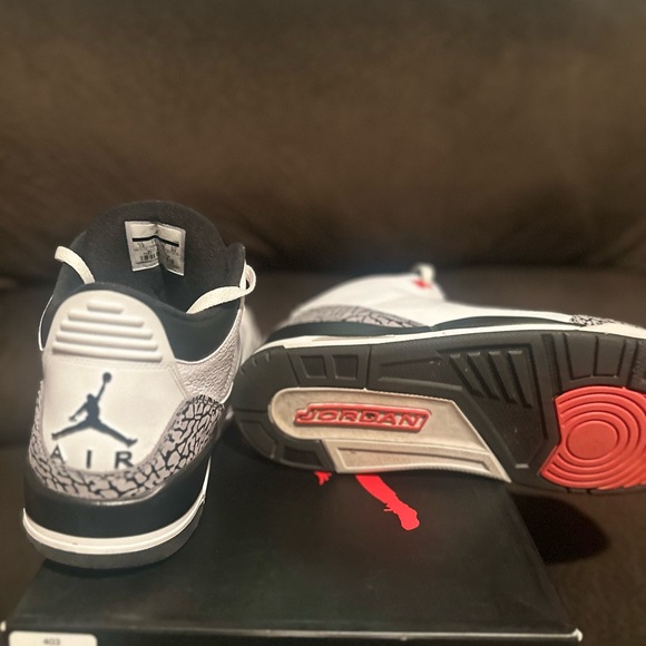 Throwback Jordan’s - Picture 3 of 4